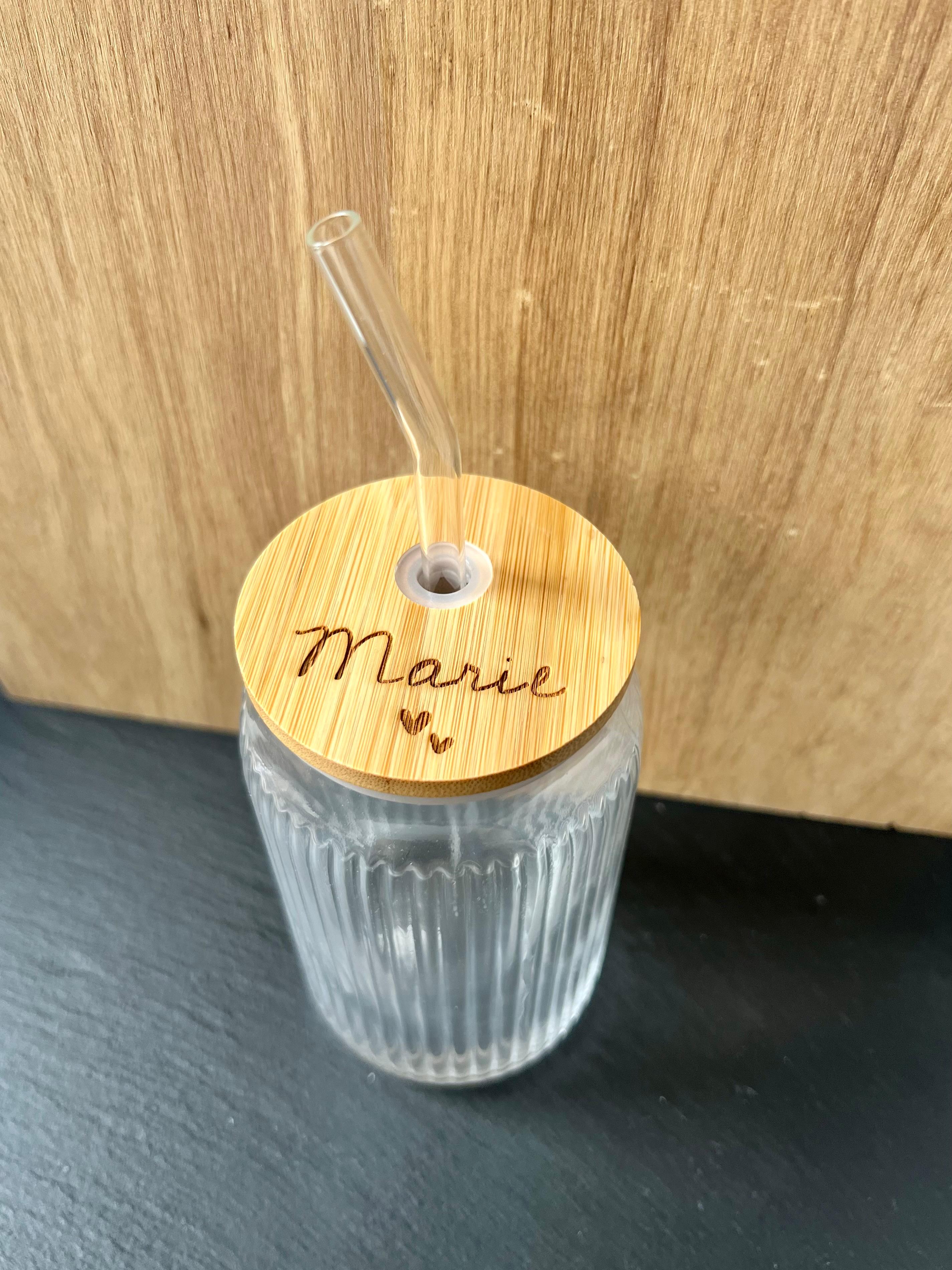 Personalisierbares Trinkglas mit Deckel & Strohhalm, mit Namen