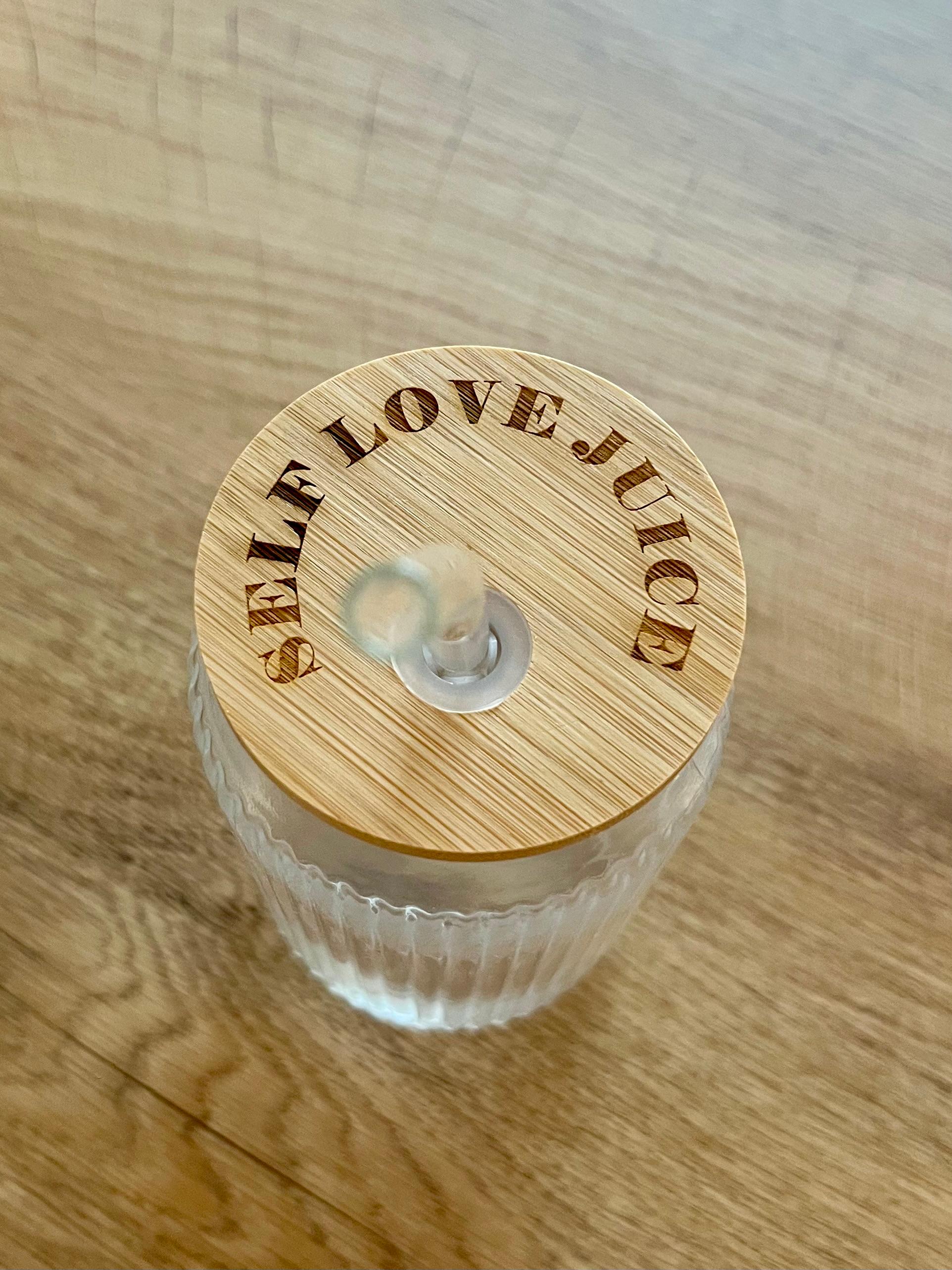 Trinkglas "Selflove Juice", mit Bambusdeckel & Strohhalm